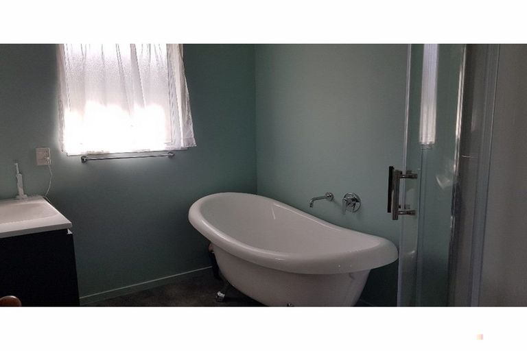 Photo of property in 19 Timaru Road, Waimate, 7924