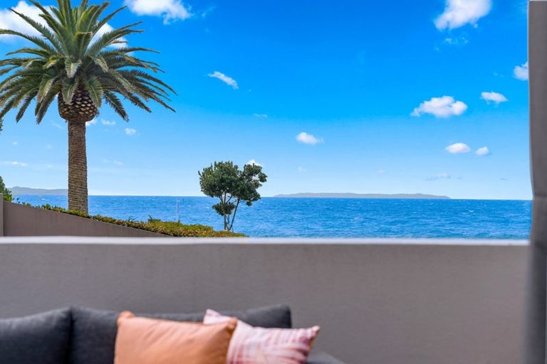 Photo of property in 1/62 Milford Road, Milford, Auckland, 0620