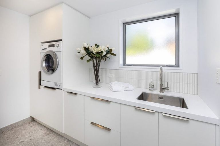 Photo of property in 17 Helmores Lane, Merivale, Christchurch, 8014