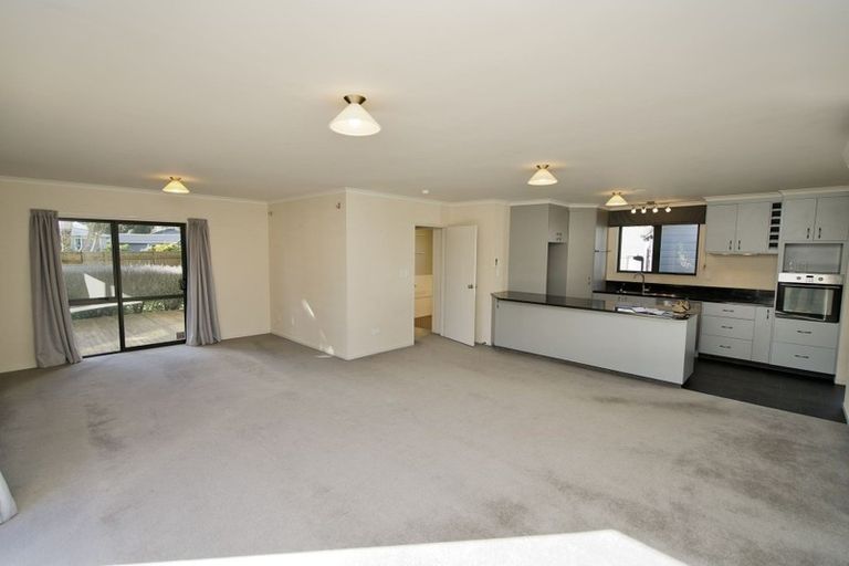 Photo of property in 14 Stirling Crescent, Hokowhitu, Palmerston North, 4410