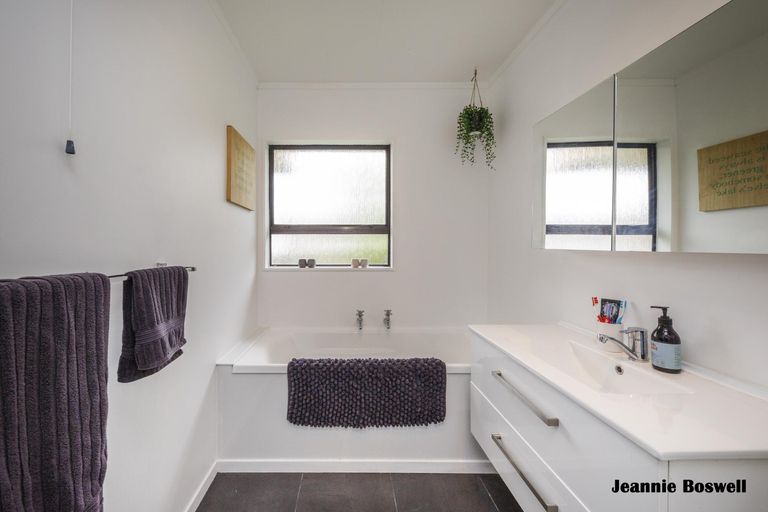 Photo of property in 41 Dalfield Place, Highbury, Palmerston North, 4412