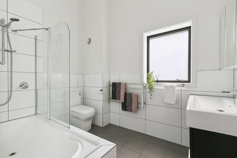 Photo of property in 29a Thurleigh Grove, Karori, Wellington, 6012