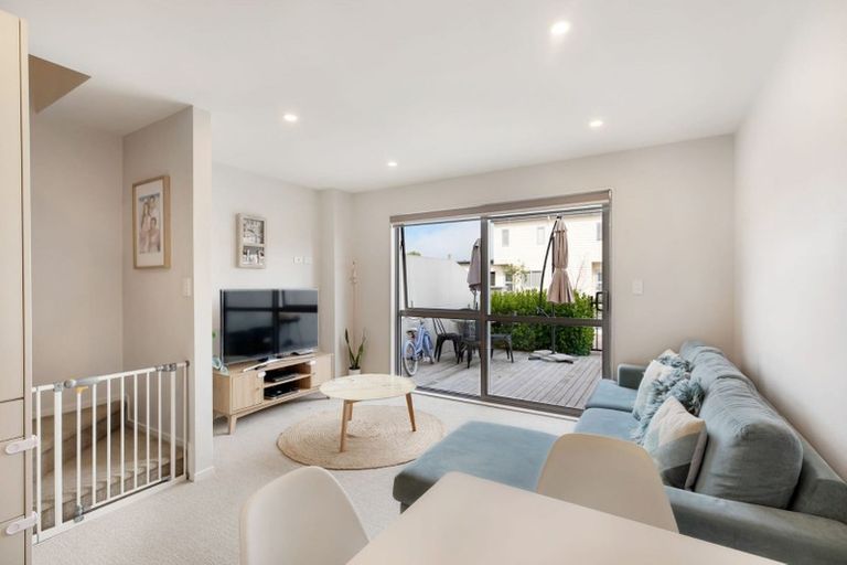 Photo of property in 33/11 Ray Small Drive, Papakura, 2110