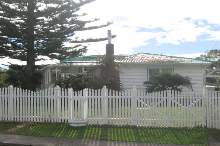 Photo of property in 34 Helena Street, Massey, Auckland, 0614