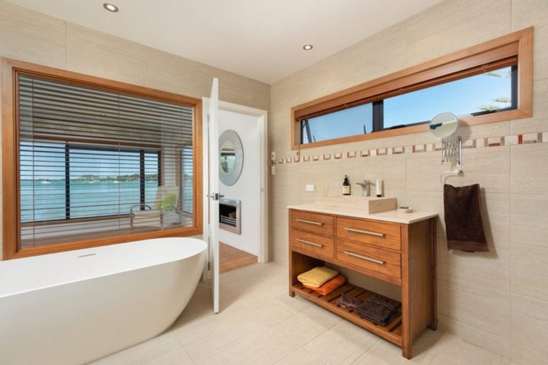 Photo of property in 12 Beach Grove, Omokoroa, 3114