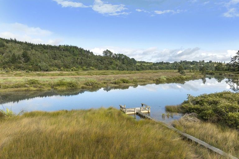 Photo of property in 106 Whitby Place, Whangamata, 3620