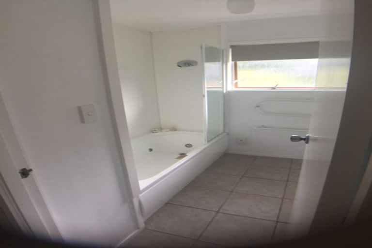 Photo of property in 37 Wyoming Avenue, Murrays Bay, Auckland, 0630
