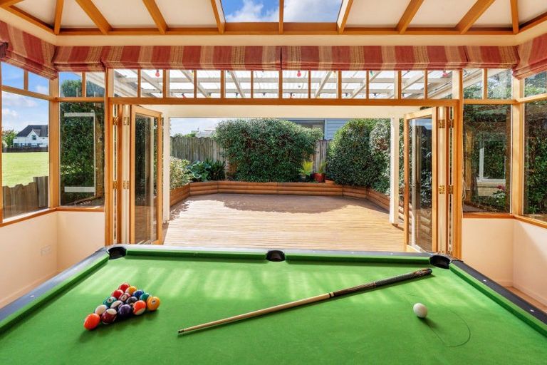 Photo of property in 11 Corta Bella Place, Golflands, Auckland, 2013