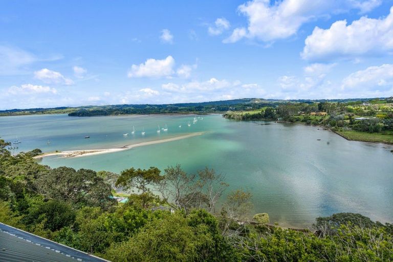 Photo of property in 47 Pohutukawa Avenue, Shelly Park, Auckland, 2014