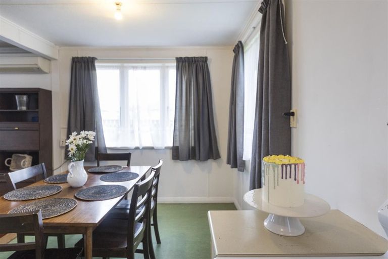 Photo of property in 9 Holland Crescent, Bulls, 4818