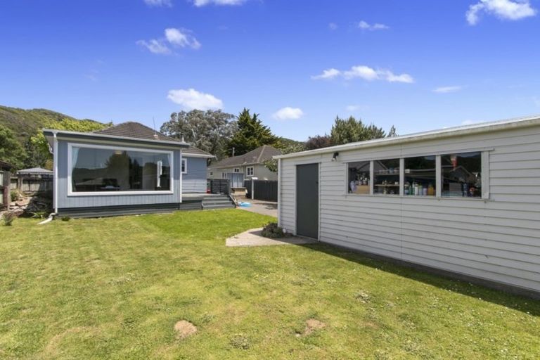 Photo of property in 118 Wainuiomata Road, Wainuiomata, Lower Hutt, 5014