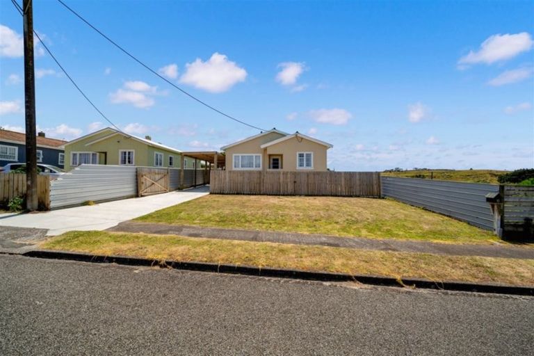 Photo of property in 10 Leicester Street, Patea, 4520