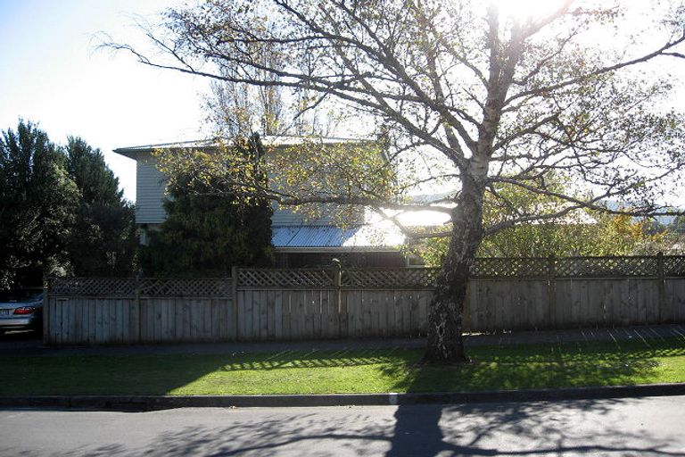 Photo of property in 2 James Grove, Stokes Valley, Lower Hutt, 5019