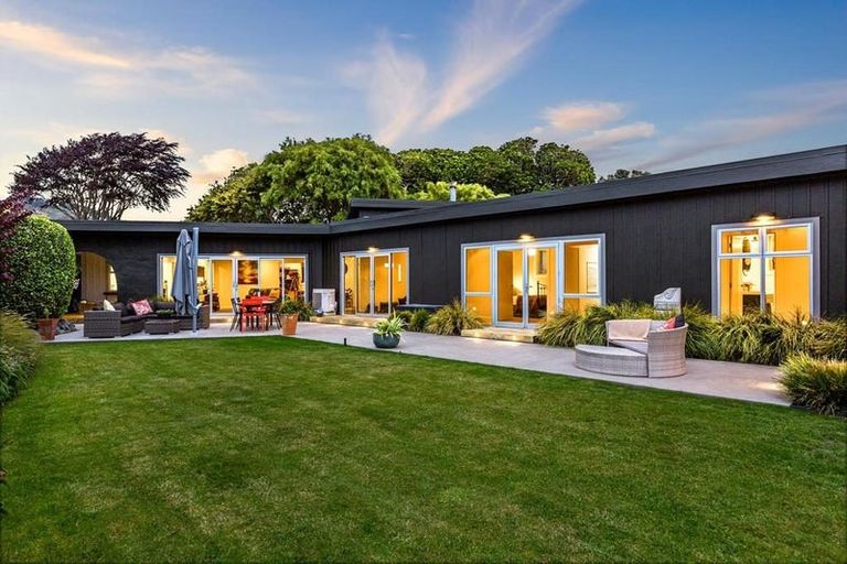 Photo of property in 19 Fleetwood Grove, Waikanae, 5036