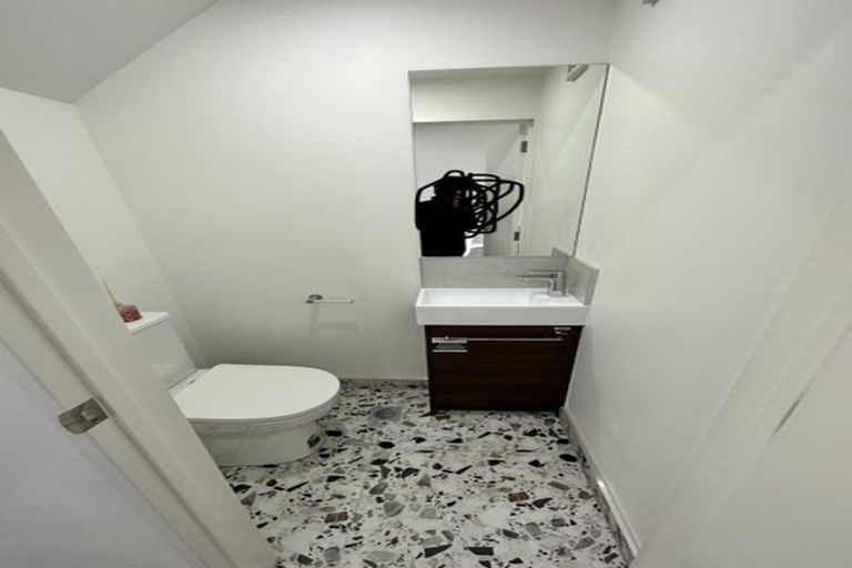 Photo of property in 2/77 Glenmore Road, Sunnyhills, Auckland, 2010