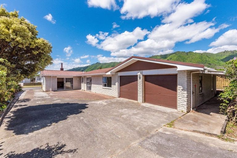Photo of property in 22 Sylvan Avenue, Waikanae, 5036