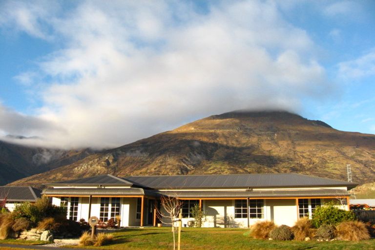 Photo of property in 72 Howards Drive, Lake Hayes, Queenstown, 9304