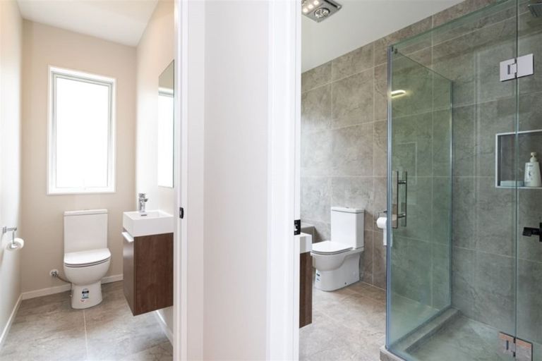 Photo of property in 10 Walter Ruddock Avenue, Kumeu, 0810