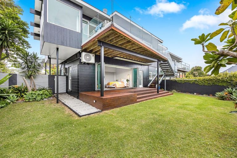Photo of property in 2/5 Hauraki Road, Hauraki, Auckland, 0622