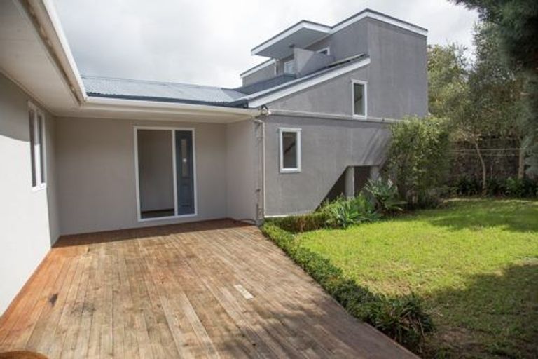 Photo of property in 194a Queen Street, Northcote Point, Auckland, 0627