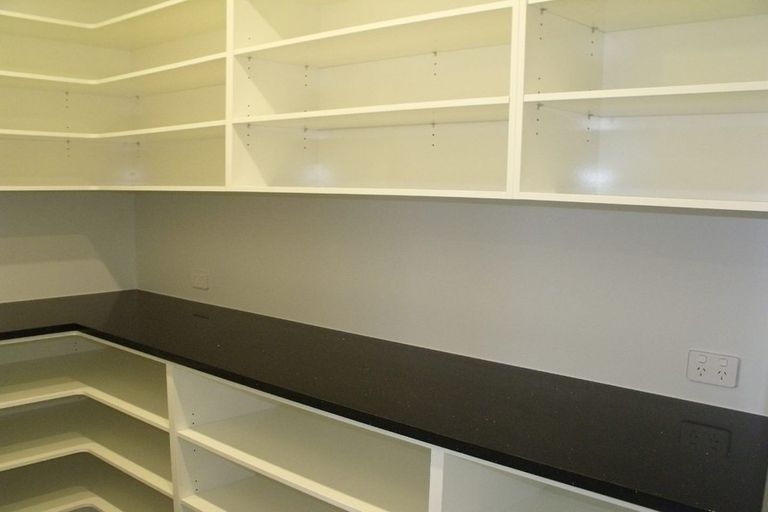 Photo of property in 19 Ruahine Road, Poraiti, Napier, 4112