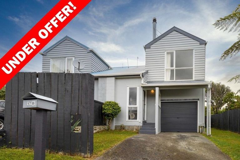 Photo of property in 17b Colchester Crescent, Newlands, Wellington, 6037