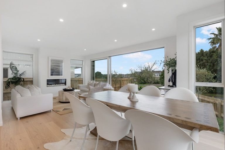 Photo of property in 1 Andrea Place, Sunnyhills, Auckland, 2010