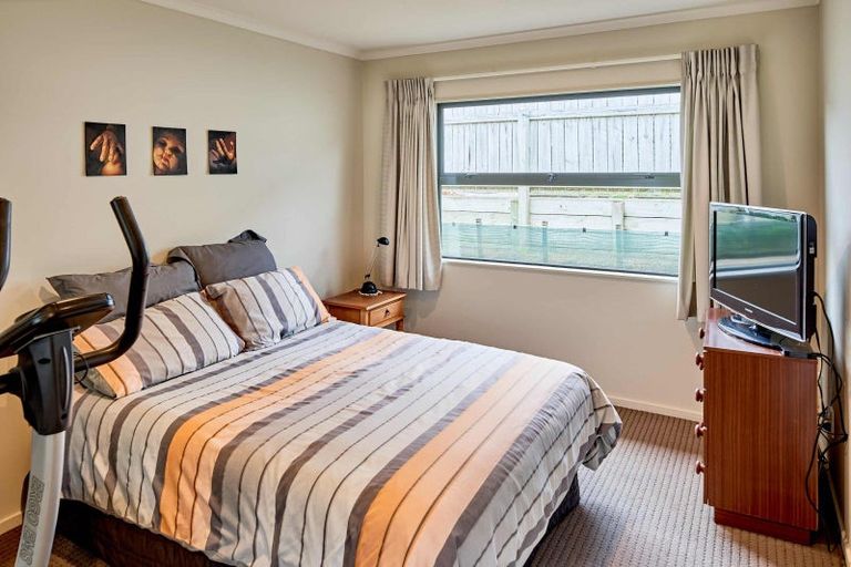 Photo of property in 32 Aspiring Terrace, Aotea, Porirua, 5024