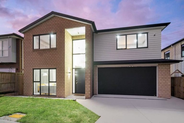 Photo of property in 98 Tir Conaill Avenue, Flat Bush, Auckland, 2019