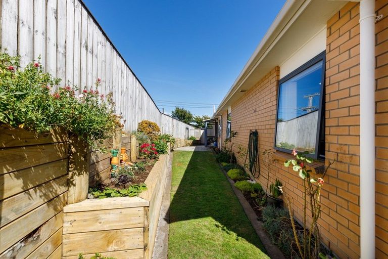 Photo of property in 9a Simons Street, Moturoa, New Plymouth, 4310