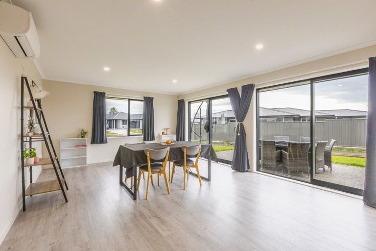 Photo of property in 92 Belgrove Drive, Waipukurau, 4200