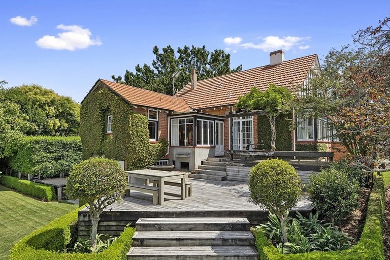 Photo of property in 48 Hillcrest Road, Hillcrest, Hamilton, 3216