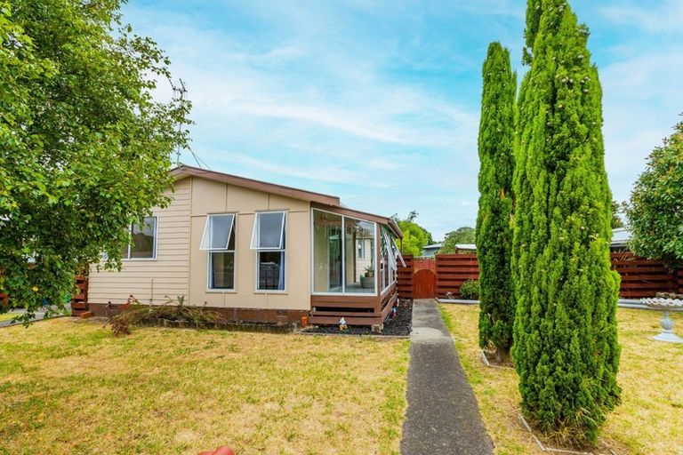 Photo of property in 9 Cypress Grove, Paraparaumu, 5032