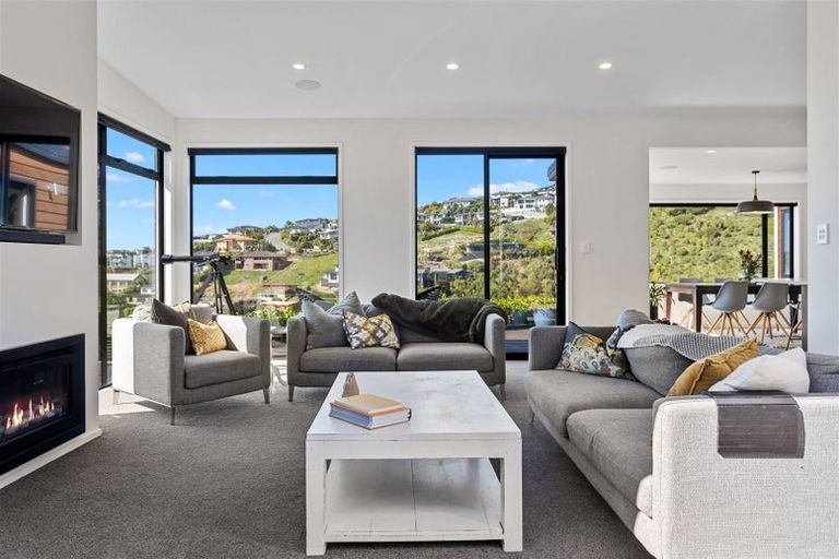 Photo of property in 17 Drayton Drive, Mount Pleasant, Christchurch, 8081