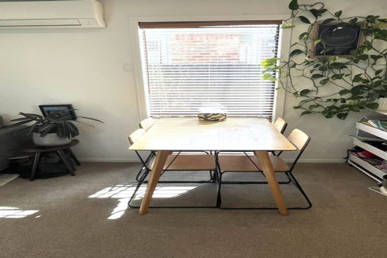 Photo of property in 6/4 Harry Ward Place, Henderson, Auckland, 0610