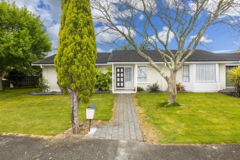Photo of property in 4 Roband Crescent, Brown Owl, Upper Hutt, 5018