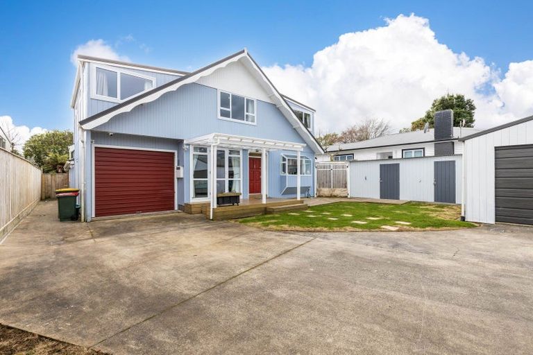 Photo of property in 8 York Crescent, Westown, New Plymouth, 4310