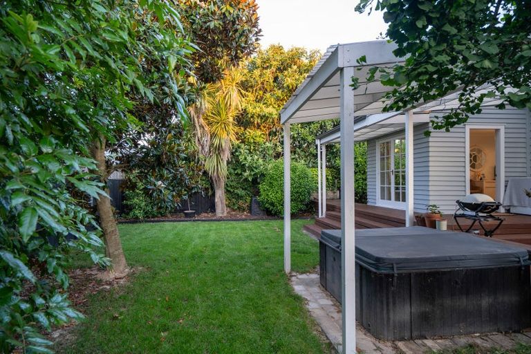 Photo of property in 92 Williams Street, Cambridge, 3434