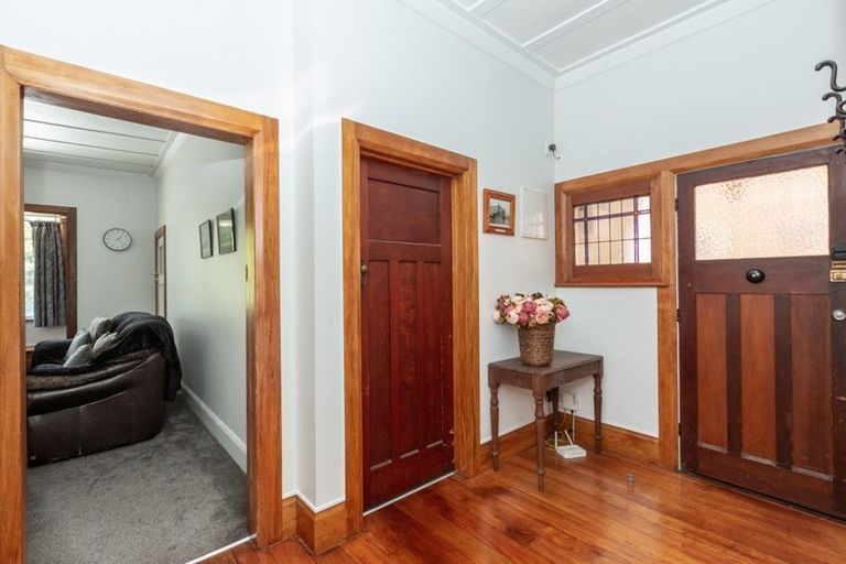 Photo of property in 57 Milton Road, Bluff Hill, Napier, 4110