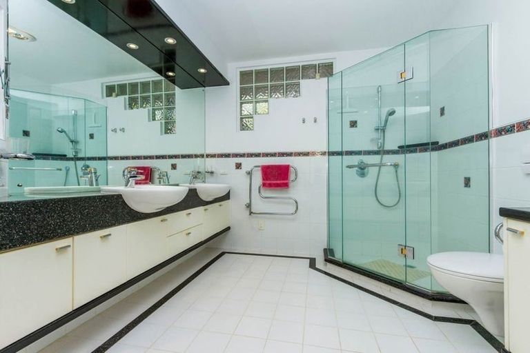 Photo of property in 4 Whitby Crescent, Mairangi Bay, Auckland, 0630