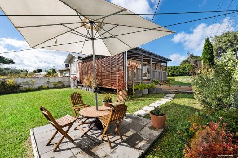 Photo of property in 265 Hepburn Road, Glendene, Auckland, 0602