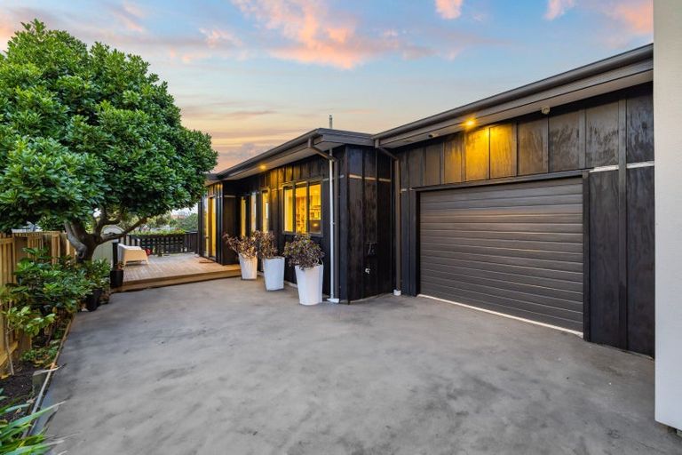 Photo of property in 2/23 Main Road, Redcliffs, Christchurch, 8081