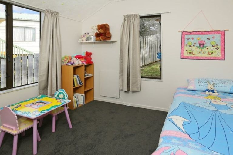 Photo of property in 48 Vintage Drive, Henderson, Auckland, 0612