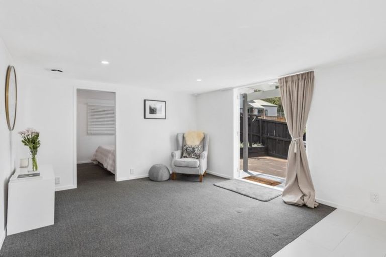Photo of property in 1/14 Windy Ridge Road, Glenfield, Auckland, 0629