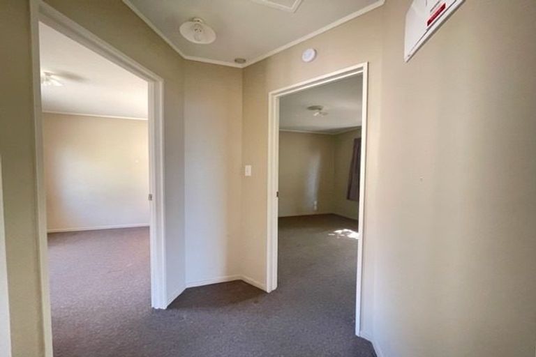 Photo of property in 25 Kelman Road, Kelston, Auckland, 0602