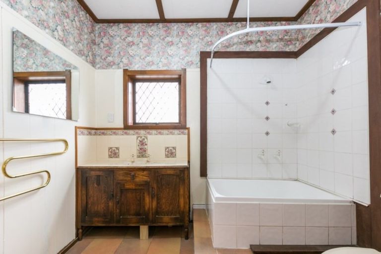 Photo of property in 78 Napier Terrace, Hospital Hill, Napier, 4110