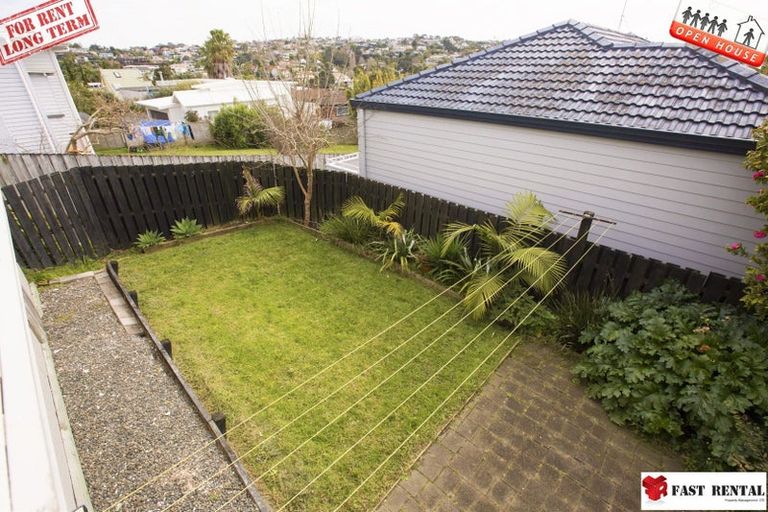 Photo of property in 1/39 Rangitoto Terrace, Milford, Auckland, 0620
