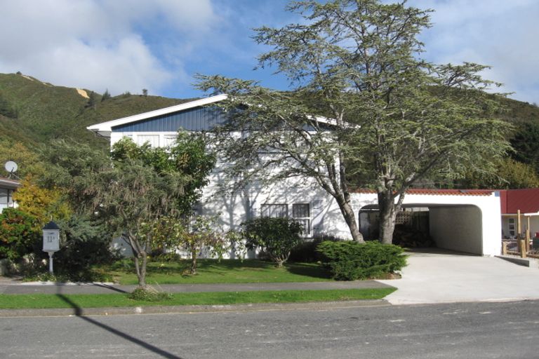 Photo of property in 11 Helvetia Grove, Naenae, Lower Hutt, 5011