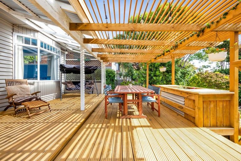 Photo of property in 77 Govett Avenue, Frankleigh Park, New Plymouth, 4310