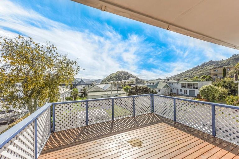 Photo of property in 3b Taranaki Street, Picton, 7220